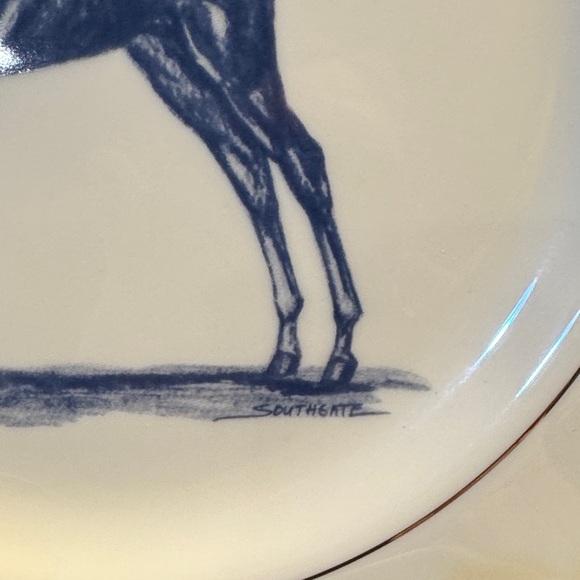 Elegant Blue and Gold Horse Design Plates - Picture 6 of 15